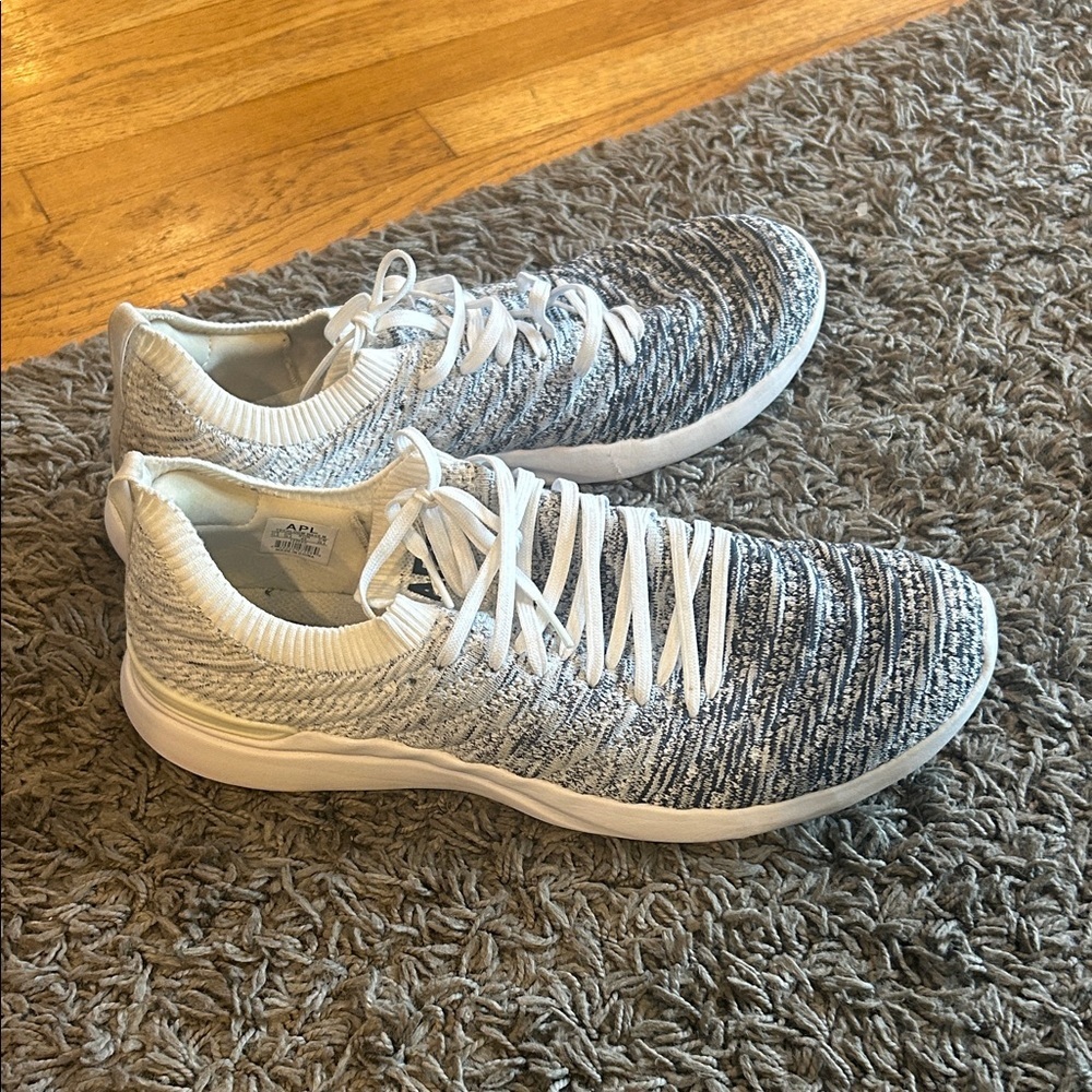 APL Techloom Wave Running Shoes White Navy Size 11.5  Mens